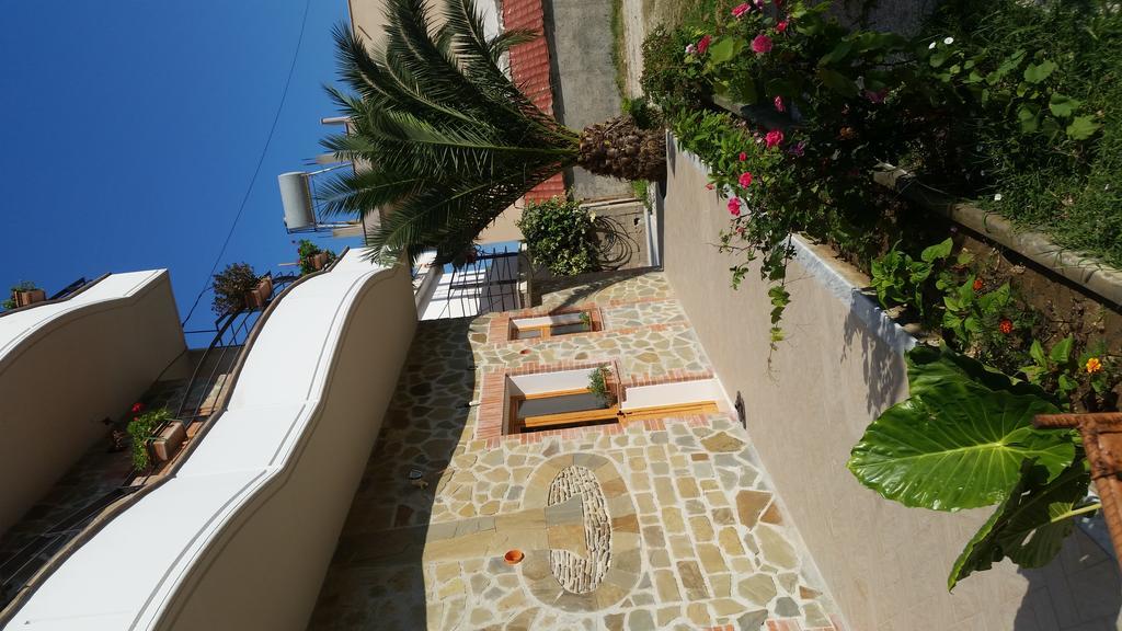 Velaj Apartments Orikum Bagian luar foto