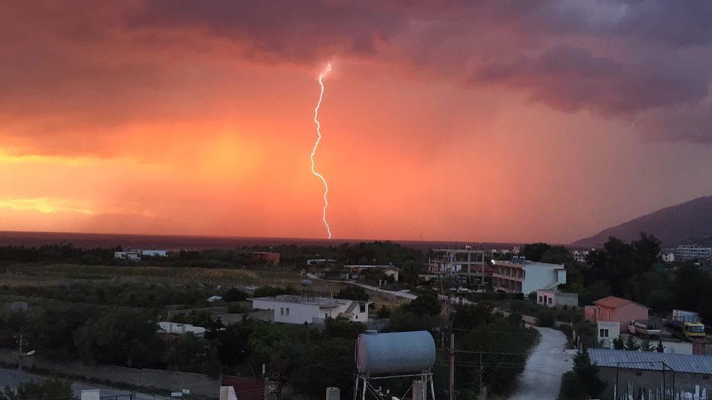 Velaj Apartments Orikum Bagian luar foto